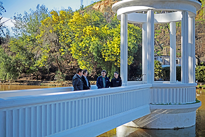  The historic pergola and bridge at the Botanical Gardens of Viña del Mar recently were restored with help from El Abra, Freeport’s Santiago office and other members of the Mining Council of Chile. Pictured are mining industry leaders, including Mario Larenas, El Abra’s Director and Country Manager-Chile.